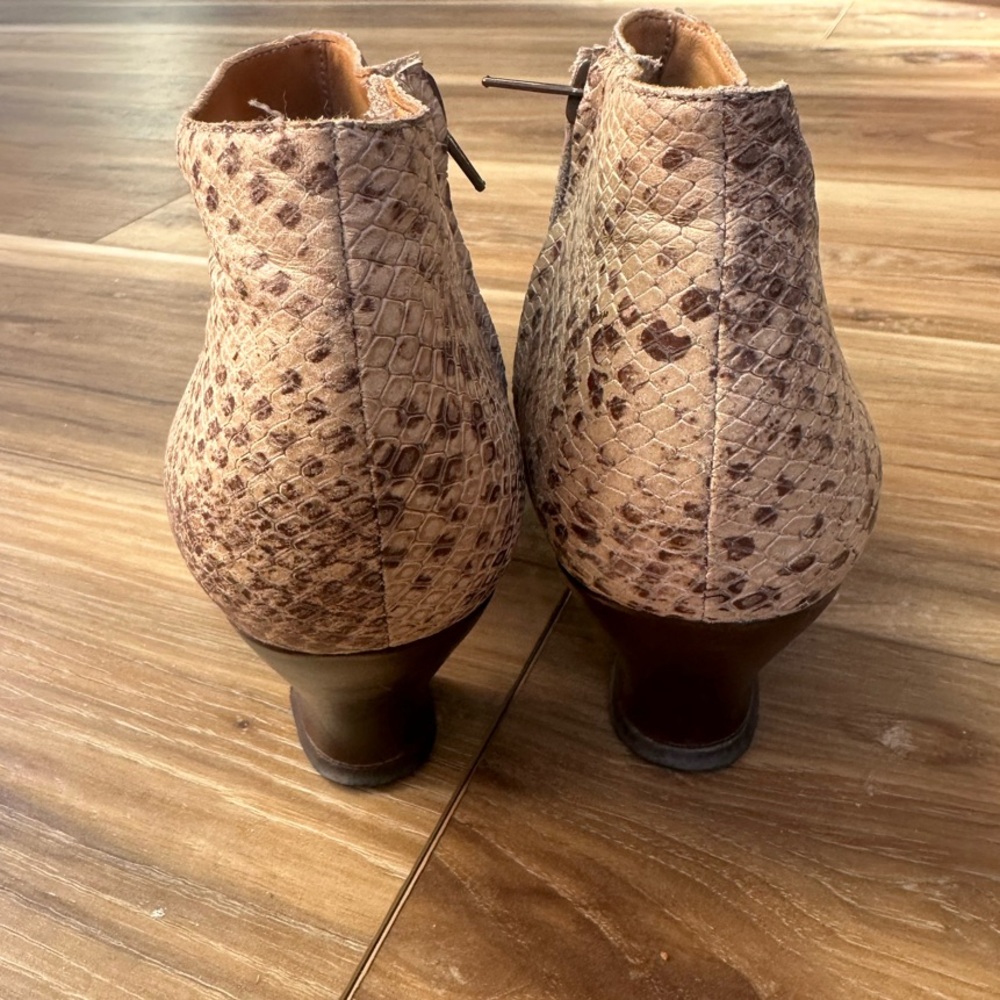 John Fluevog Brown Ankle Boots with Woven Leather Design - Picture 4 of 11